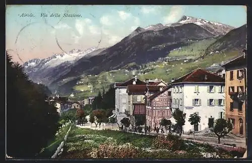AK Airolo, Via della Stazione, Strassenpartie mit Restaurant