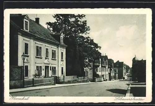 AK Herrnhut, Sicht in die Löbauerstrasse mit Wohnhäusern