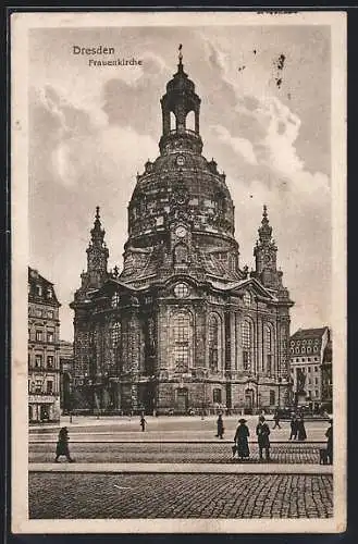 AK Dresden, Passanten vor der Frauenkirche