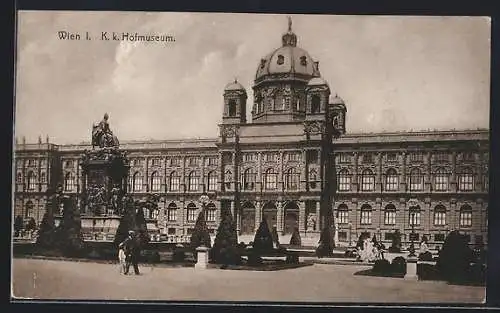 AK Wien, K. k. Hofmuseum mit Denkmal
