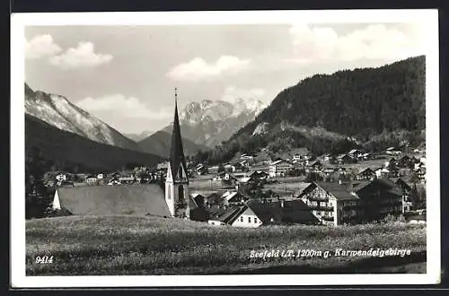 AK Seefeld i. T., Teilansicht mit Kirche, Karwendelgebirge
