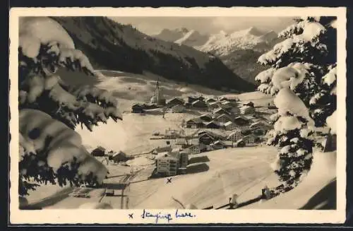 AK Berwang, Ortsansicht mit Lechtaler Alpen im Winter