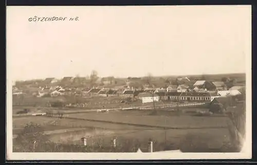AK Götzendorf /N. Ö., Ortseingang mit Landstrasse