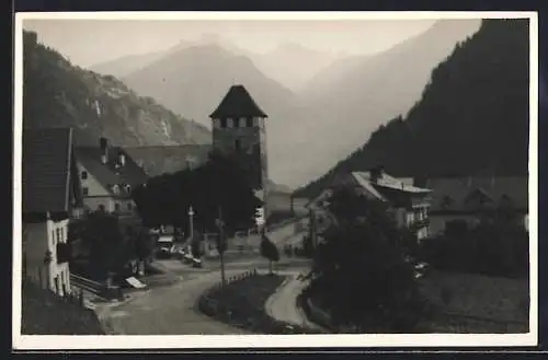 AK Winklern /Kärnten, Ortspartie mit Kirche und Bergen