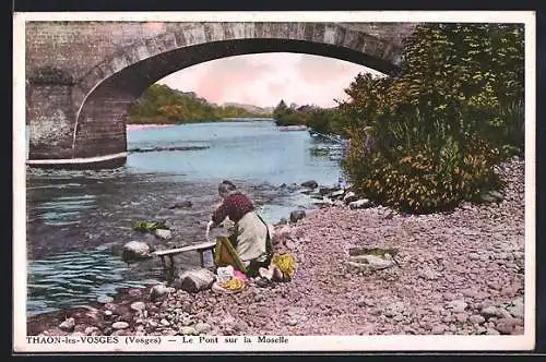 AK Thaon-les-Vosges, Le Pont sur la Moselle, Waschfrau