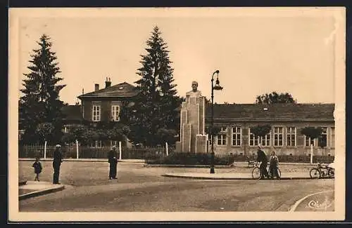 AK Thaon-les-Vosges, Le Monument Armand Lederlin