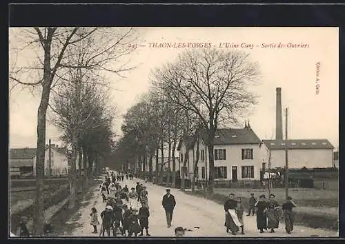 AK Thaon-les-Vosges, L`Usine Cuny, Sortie des Ouvriers