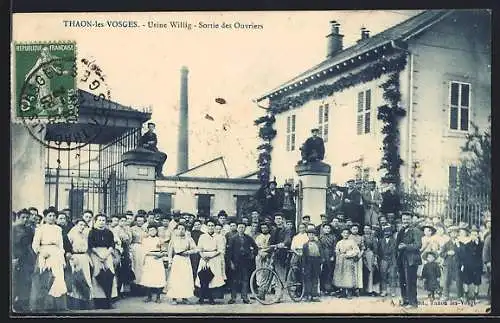 AK Thaon-les-Vosges, Usine Willig, Sortie des Ouvriers