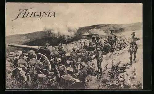 AK Albania, Italienische Soldaten in Uniform in einer Geschützstellung, Stempel Posta Militare Albania