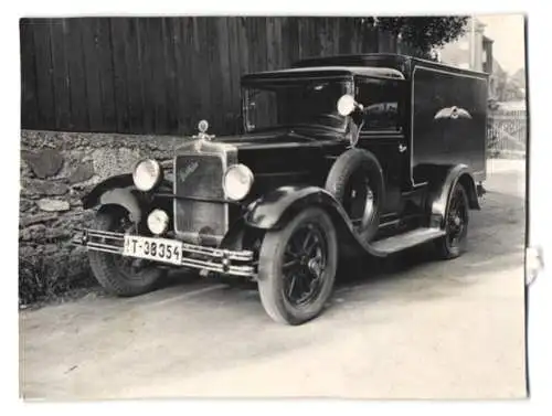 Fotografie Kleinlaster - Kastenwagen, Logo Kranz mit Federn