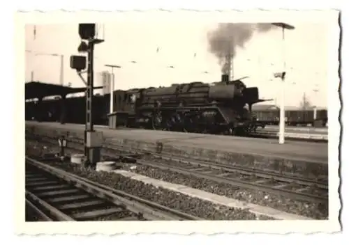 4 Fotografien E. Czerny, Wetzlar, Ansicht Wetzlar, Eisenbahn Personenzug Deutsche Bahn Lokomotive Nr. 01 123 im Bahnhof