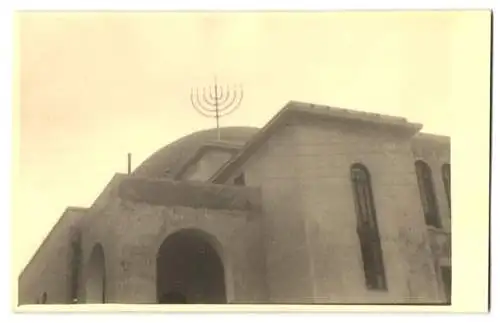 Fotografie unbekannter Fotograf, Ansicht Tel Aviv, Chanukkia auf der Grossen Synagoge