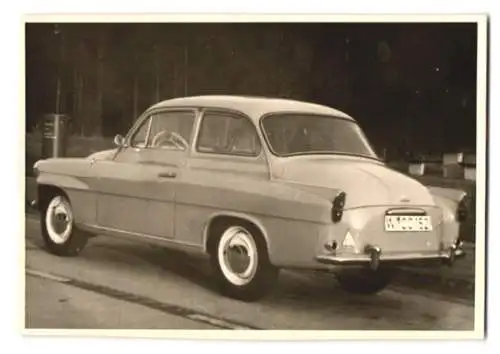 2 Fotografien Skoda Octavia in Front und Heckansicht, Kennzeichen WI-CC 152