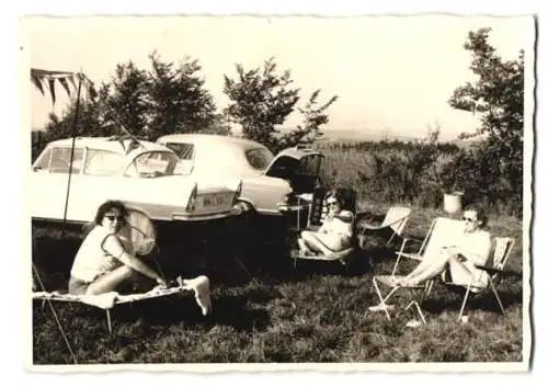 6 Fotografien Auto Lloyd 600 mit aufgespanntem Zelt, fahrt durch Frankreich 1958