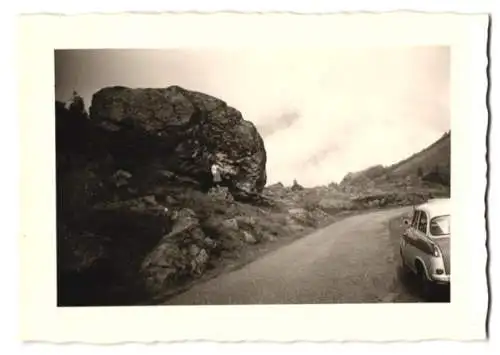 6 Fotografien Auto Lloyd 600 mit aufgespanntem Zelt, fahrt durch Frankreich 1958