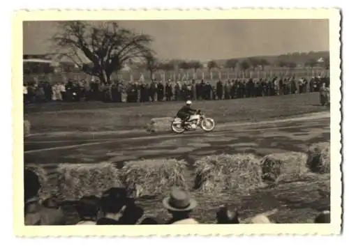 12 Fotografien Motorradrennen, Watsonian, Beiwagenrennen