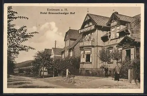 AK Kreiensen a. H., Hotel Braunschweiger Hof mit Strasse und Bergblick