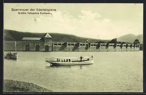 AK Waldeck / Edersee, Ausflugsboot an der Sperrmauer der Edertalsperre