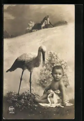 AK Klapperstorch mit Baby vor einem Haus