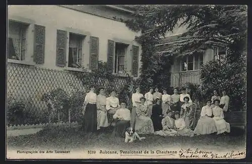 AK Aubonne, Pensionnat de la Chautanne, Gartenansicht mit Bewohnerinnen und Bernhardiner