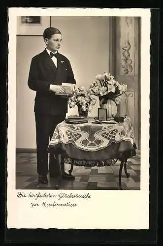 AK Junge mit aufgeschlagener Bibel zur Konfirmation