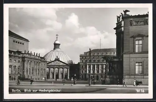 AK Berlin, Behrenstrasse, Blick zur Hedwigskirche