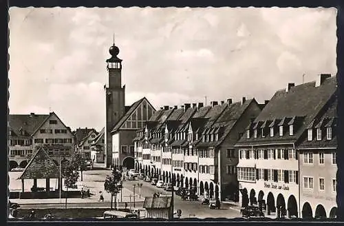 AK Freudenstadt, Marktplatz mit Gasthaus zur Linde und Kirche