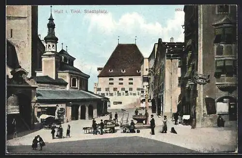 AK Hall in Tirol, Stadtplatz mit Passanten