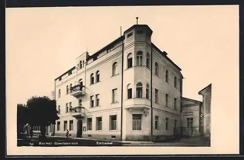 AK Bad Hall, Emilienhof mit Strassenpartie