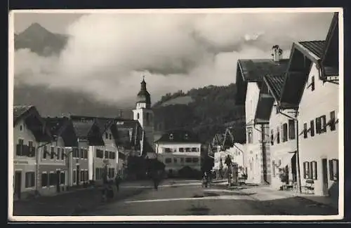 AK Fuschl am See, Strassenpartie mit Blick zur Kirche