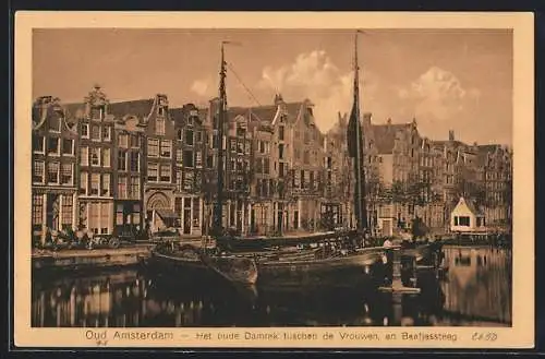 AK Amsterdam, Het oude Damrak tuschen de Vrouwen, en Baafjessteeg
