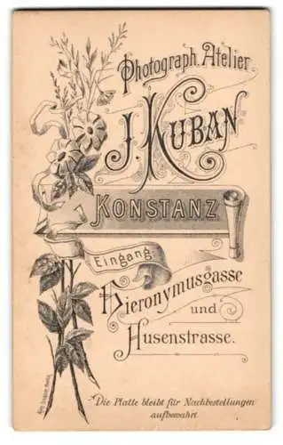 Fotografie J. Kuban, Konstanz, Hieronymusgasse, Anschrift des Ateliers nebst Blumiger Verzierung