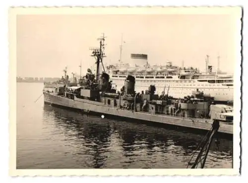 Fotografie Kriegsschiff USS-Barton DD-722