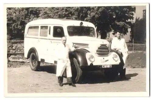 Fotografie unbekannter Fotograf und Ort, Bus Phänomen Granit 30K des Deutschen Roten Kreuz
