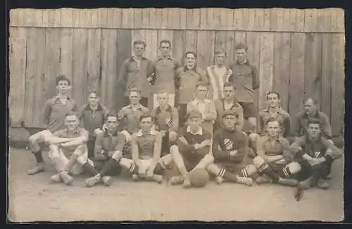 Foto-AK Glückstadt, 2. Mannschaften vom FC Union Glückstadt & Teutonia Brunsbüttel ca. 1920