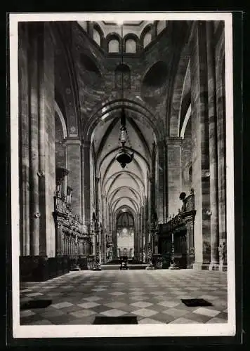 Foto-AK Deutscher Kunstverlag, Berlin, Walter Hege: Worms, Mittelschiff nach Westen im Dom