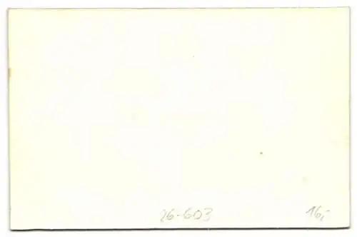 Künstler-AK Handgemalt: Verletzter Soldat reckt sich gen Himmel