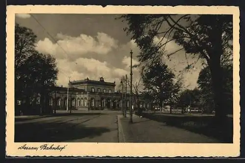 AK Dessau, Strassenpartie mit Bahnhof