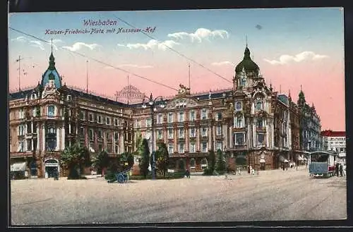 AK Wiesbaden, Kaiser Friedrich Platz mit Nassauer Hof, Strassenbahn