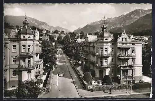 AK Bad Reichenhall, Sanatorium der Barmherzigen Brüder mit Strassenpartie