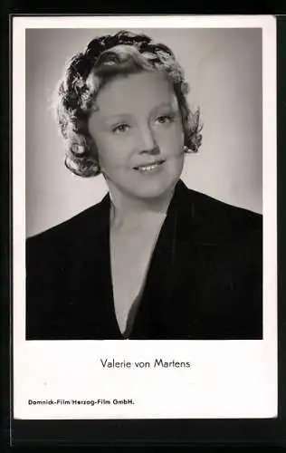 AK Schauspielerin Valerie von Martens mit Dauerwelle