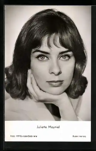 AK Schauspielerin Juliette Mayniel in Kirmes, Portrait der frz. Filmschauspielerin