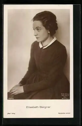 AK Schauspielerin Elisabeth Bergner in schwarzem Kleid