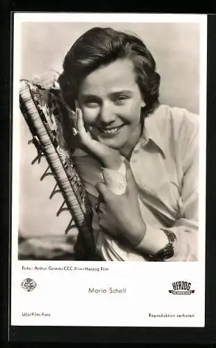 AK Schauspielerin Maria Schell mit Hemd