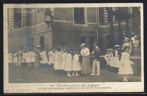 AK Das Kronprinzliche Brautpaar erhält Glückwünsche von der Jugend am Verlobungstage