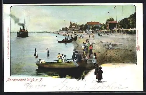 AK Wyk /Föhr, angelegte Boote am Strand mit Passagieren