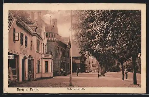 AK Burg a. Fehm., Bahnhofstrasse mit Wohnhäusern