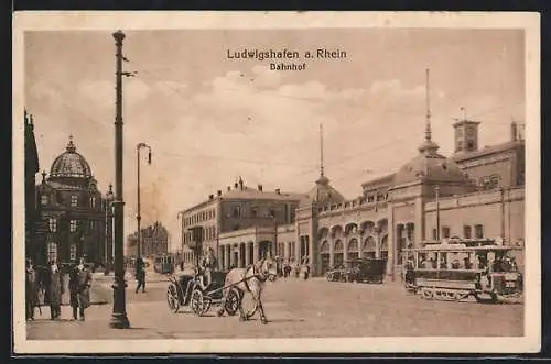 AK Ludwigshafen /Rh., Bahnhof und Strassenbahnen