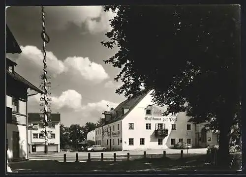 AK Ebenhausen /Isartal, Gasthaus zur Post, mit Maibaum und Strasse
