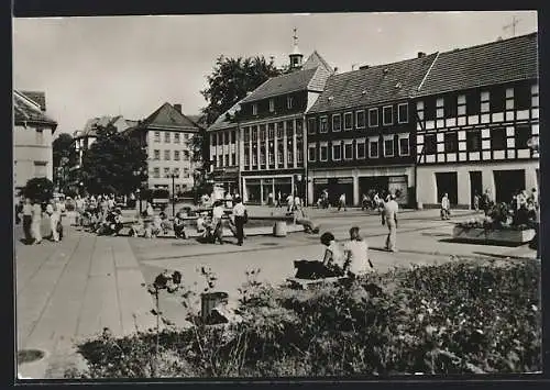 AK Suhl, Am Steinweg, Ortspartie mit Brunnenanlage